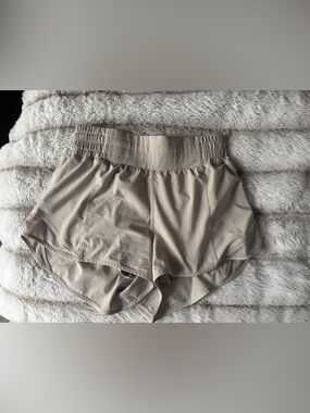 Lululemon hotty hot high rise lined 2.5